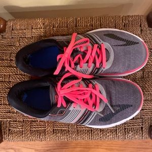 Brooks size 8